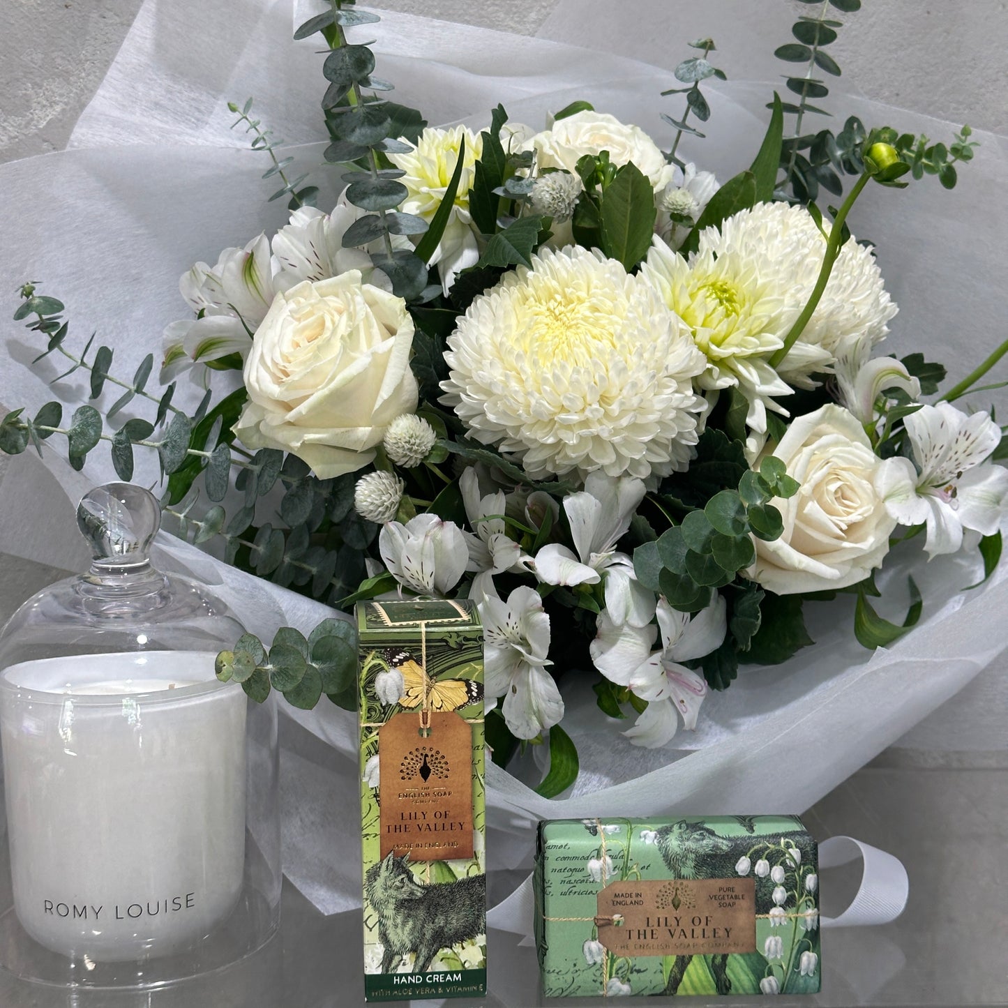 White Seasonal Posy with Candle, Hand Cream & Soap
