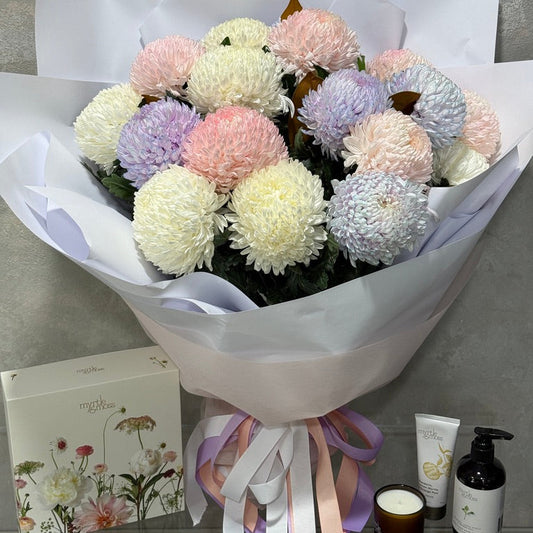 Mum's for Mum Bouquet with Exclusive Mother's Day Gift Pack