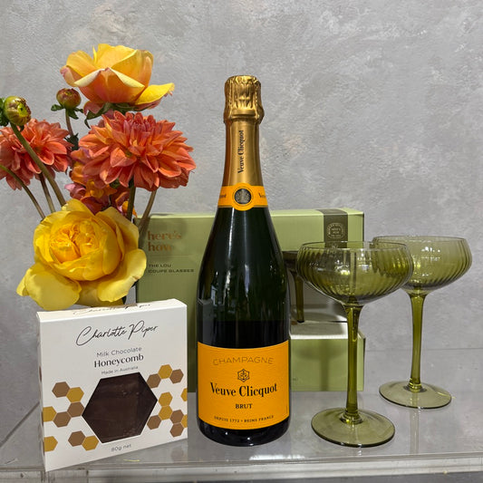 Veuve, Honeycomb, Coupe Glasses and Flowers Gift Set