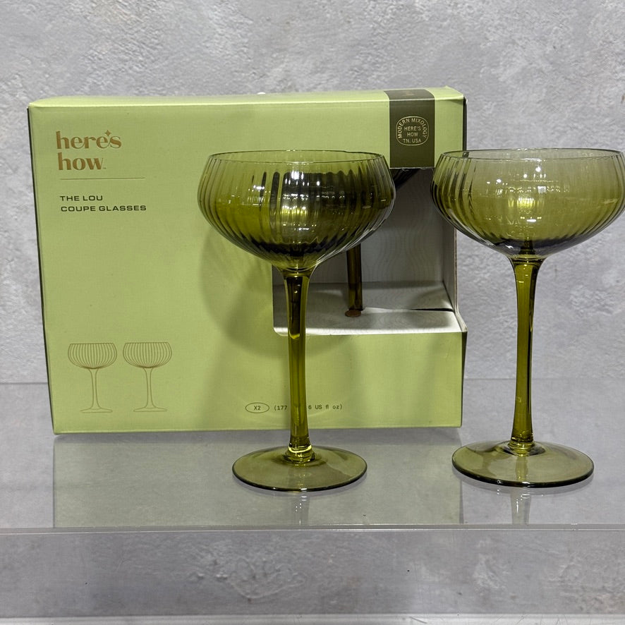 Veuve, Honeycomb, Coupe Glasses and Flowers Gift Set